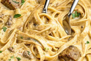 Garlic Butter Steak with Parmesan Alfredo